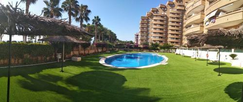 Bazén v ubytování Apartamento 1ª línea de playa VT-35658-CS nebo v jeho okolí