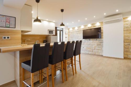 Apartments Marinici Rijeka - with Private Parking