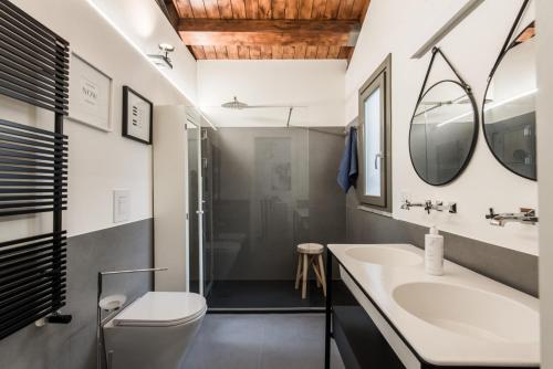 Kúpeľňa v ubytovaní Casa con giardino all'ex Fabbrica di Pomodoro