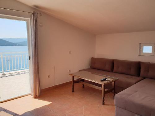 Χώρος καθιστικού στο Apartmani Alfijo