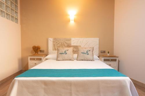 a bedroom with a large white bed with two pillows at Casa Gabriela Hotel in Jiménez de Jamuz