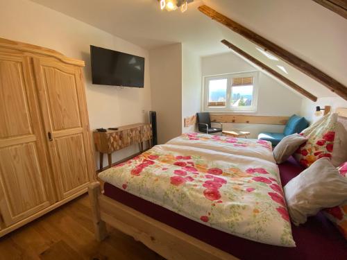 A bed or beds in a room at Alpenapartments Steiermark