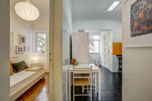 Hip and Spacious TM Flat in Areeiro