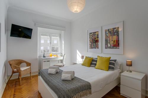 Hip and Spacious TM Flat in Areeiro