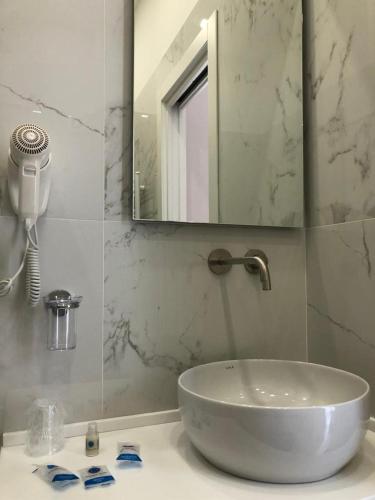 Ένα μπάνιο στο Albergo Milazzo Inn AiMori