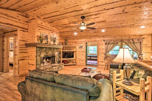 The Apple Dumpling Cabin Pool Table, Grill – Photos 4