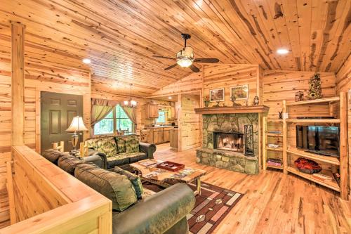 The Apple Dumpling Cabin Pool Table, Grill – Photos 5