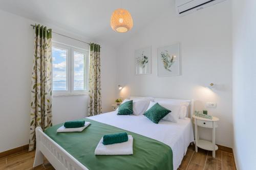 Ένα ή περισσότερα κρεβάτια σε δωμάτιο στο Holiday Home Nono Ante with heated pool