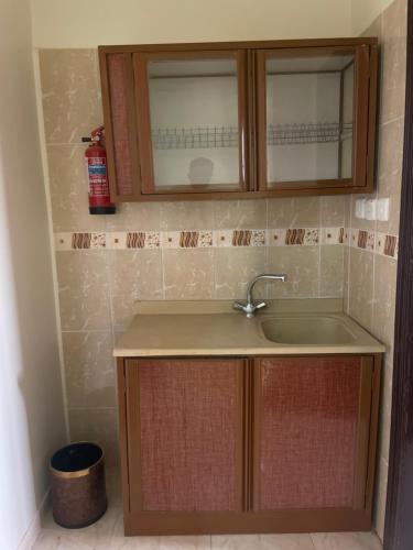 a bathroom with a sink in a room at دارك2 in Yanbu