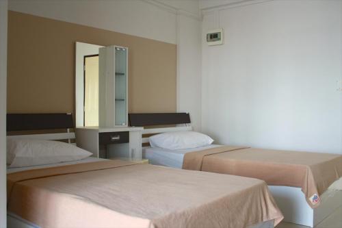 Кровать или кровати в номере Baanbudsarin Apartment