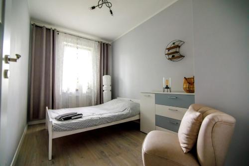 A bed or beds in a room at Apartament WHITE