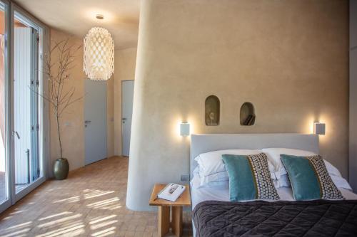 Postel nebo postele na pokoji v ubytování Is Molas Villas