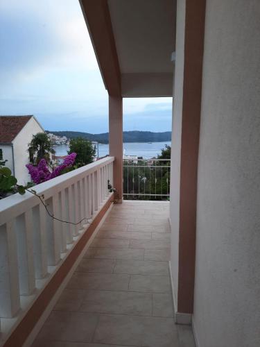 Half of house to rent - family Zelenika