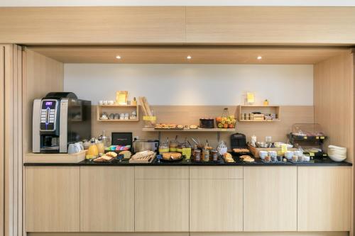 a kitchen with a counter with food on it at Hôtel Innes by HappyCulture in Toulouse