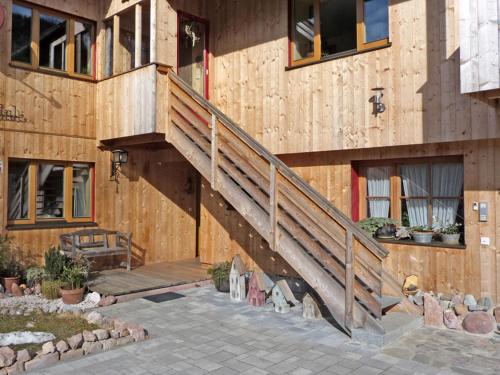 un edificio de madera con una escalera lateral en Haus Wimbachtal en Ramsau
