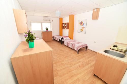 Gallery image of HILJADNIKOV Apartments in Štip