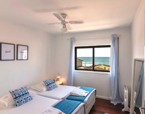 מיטה או מיטות בחדר ב-Espinho Guesthouse - Sea View Apartment