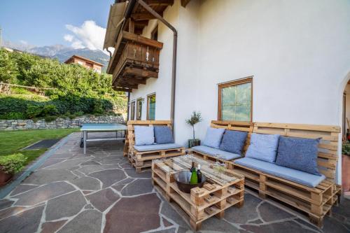 a patio with two couches and a table at Langeshof Fewo Morgensonne in Caines
