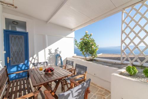 a patio with a table and chairs and a view of the ocean at Myroviglia Ysternia in Istérnia