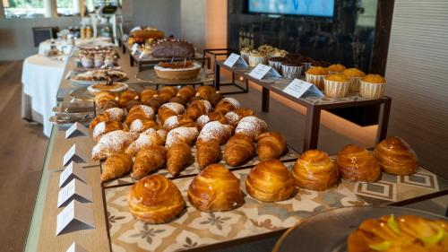a display of pastries and cakes and other baked goods at UNA HOTELS MH Matera in Matera