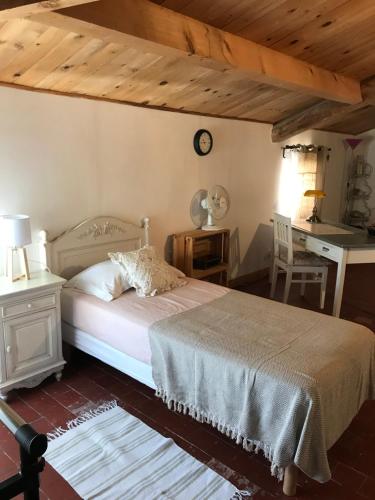 Postel nebo postele na pokoji v ubytování La Charmeuse
