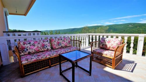 Un balcón o terraza de Kotor Apartment Una 150 m2
