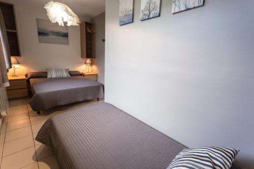  Grandalla Pedrous -  Room  picture :   Shower    Kitchenette    Refrigerator                           