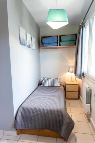  Grandalla Pedrous -  Room  picture :   Shower    Kitchenette    Refrigerator                           