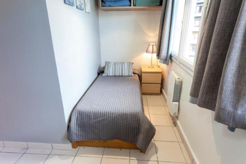  Grandalla Pedrous -  Room  picture :   Shower    Kitchenette    Refrigerator                           