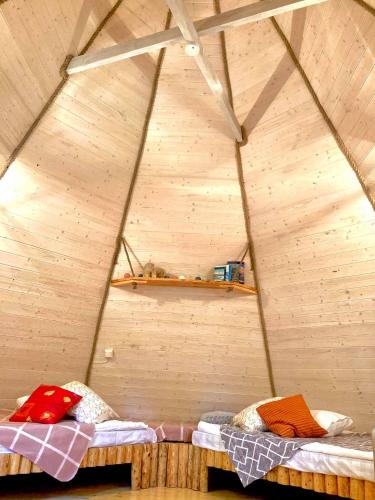 a room with two beds in a wooden igloo at Riksi püstkoda in Hiiumaa
