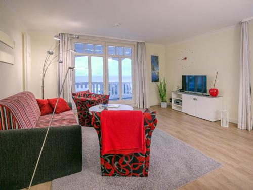 a living room with a couch and chairs and a television at Strandvillen Binz - Ferienwohnung mit Meerblick, 1 Schlafzimmer und Balkon SV-762 in Binz