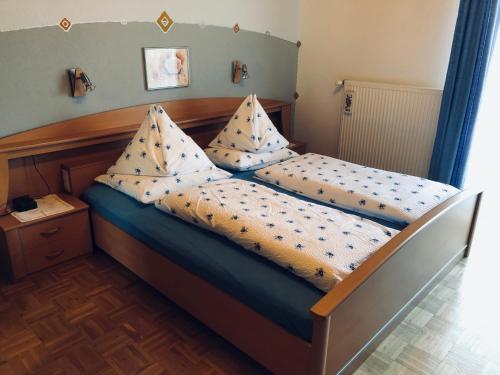 מיטה או מיטות בחדר ב-Haus Heimo
