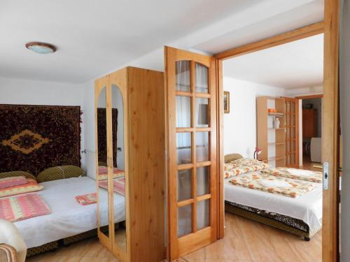 Un pat sau paturi într-o cameră la Szamóca Vendégház