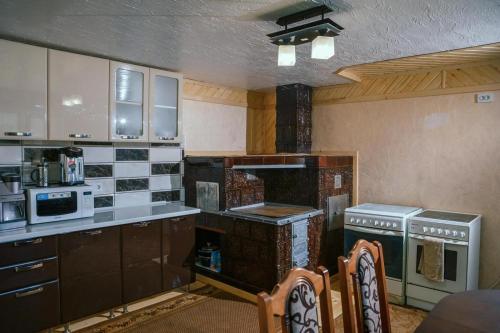 Dapur atau dapur kecil di Під соснами