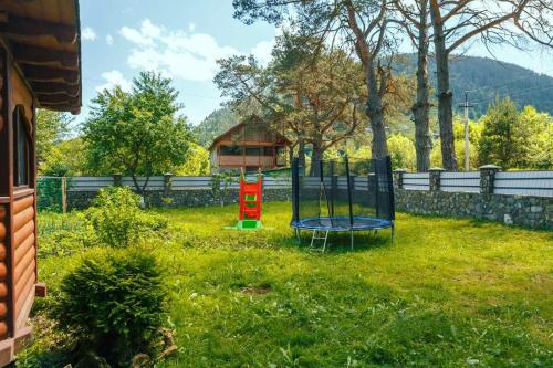 Taman di luar Під соснами