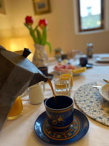 Kemudahan buat kopi dan teh di Casa Bea