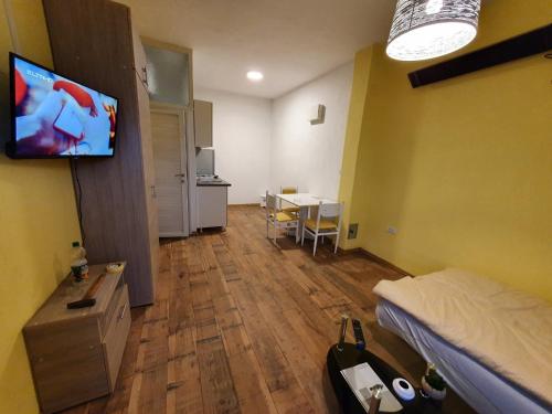 a room with a bed and a television on a wall at Apartmani Sarti Banja Luka in Banja Luka