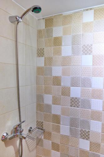 Un baño de Houmis Apts & Studios