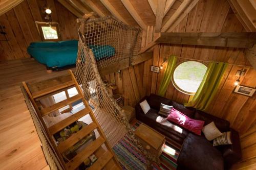 an overhead view of a hammock in a cabin at Charmant chalet aux portes d'Epinal in Épinal