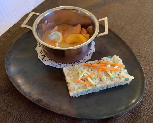 Makanan di atau berdekatan hotel