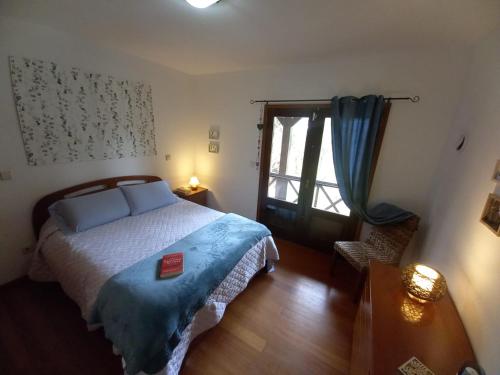 a bedroom with a bed and a window at Quinta do Bosque in Vagos