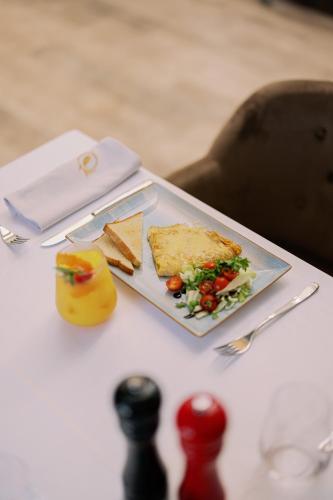 Jídlo v hotelu nebo okolí