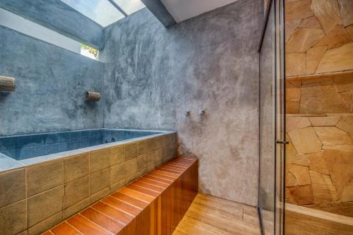Bilik mandi di Pousada Villa Italiana