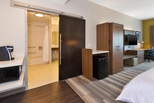 Fotografie z fotogalerie ubytování Holiday Inn Express & Suites - Milan - Sandusky Area by IHG v destinaci Milan