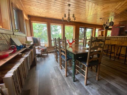 Posezení v ubytování Chalet "Ici et maintenant, sur le lac"