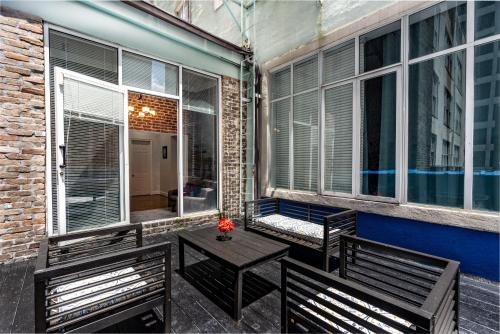 Steps from French Quarter w/ Private Terrace - 12 Guests