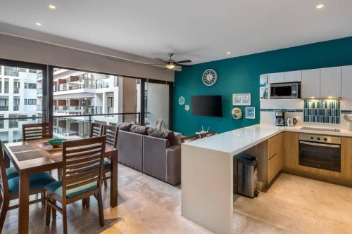 Una cocina o zona de cocina en Piso nuevo de 2 habitaciones con un diseño exquisito e internet rápido de Happy Address