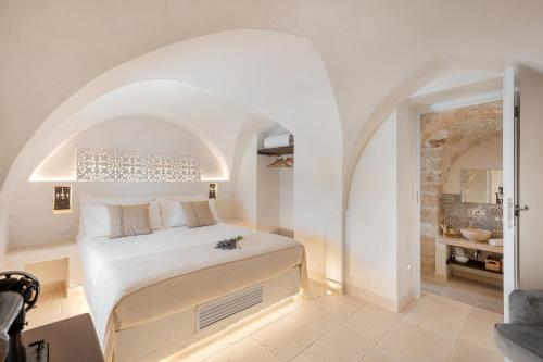 A bed or beds in a room at Masseria Villa Verde