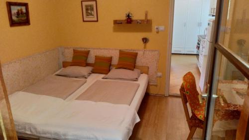 Postel nebo postele na pokoji v ubytování Candy apartman Siófok