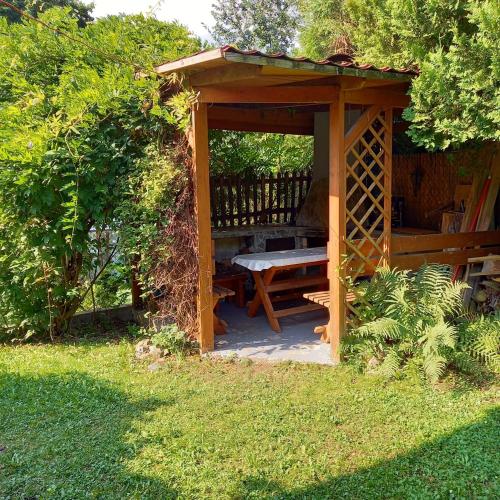 Apartmán Kutná Hora -Velký rybnikにある庭